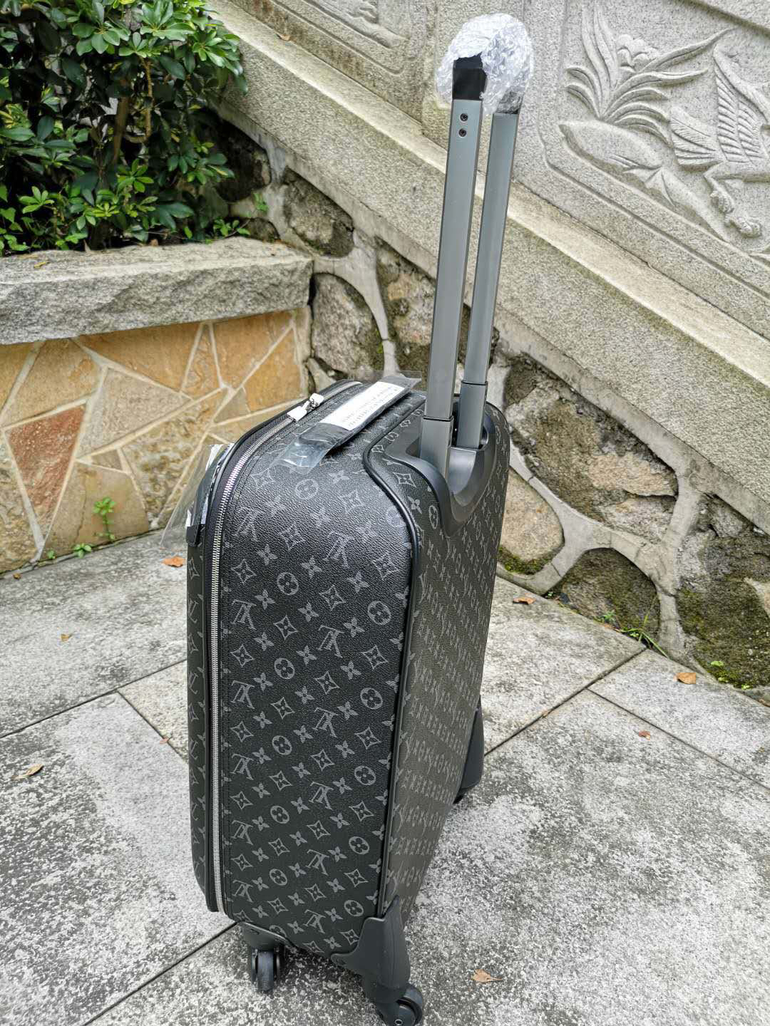 LV luggage-93
