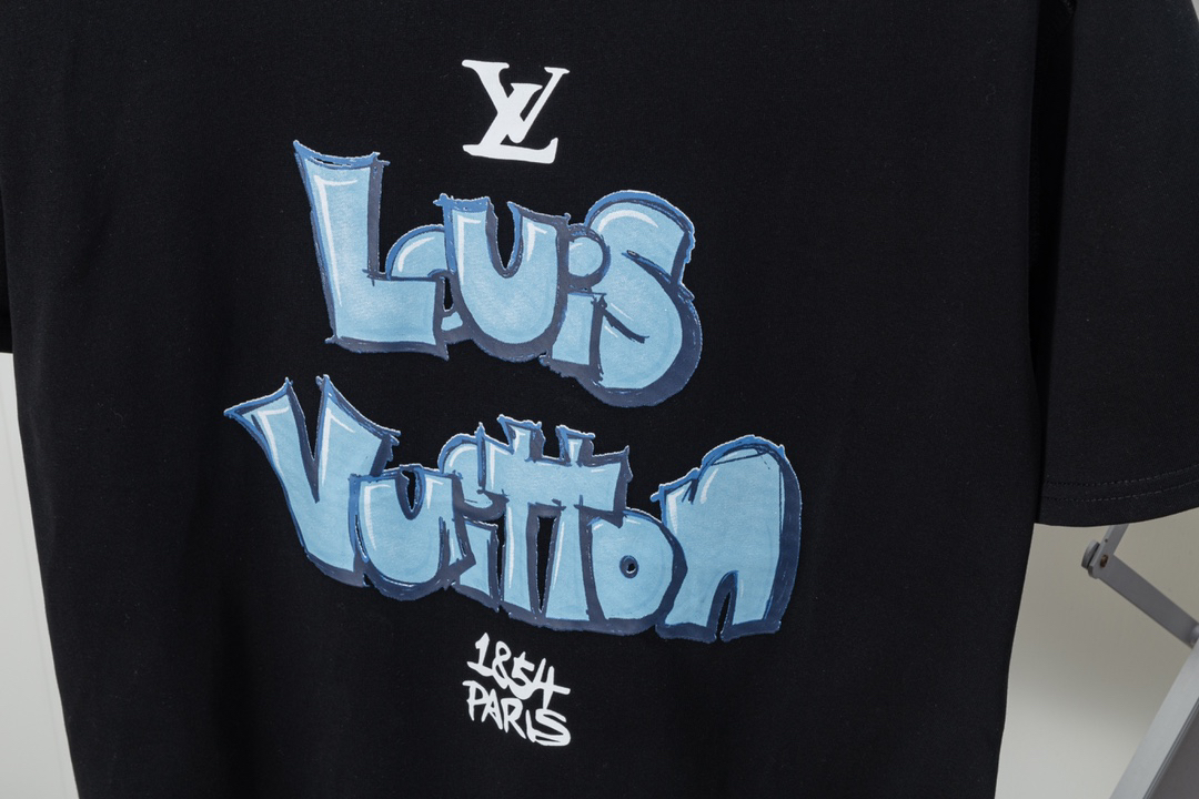 LV clothing-114