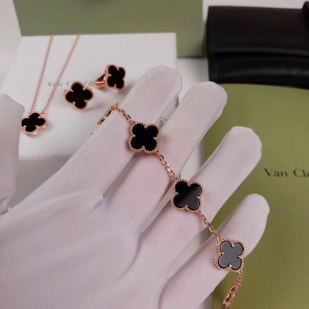 Van Cleef & Arpels necklace-135