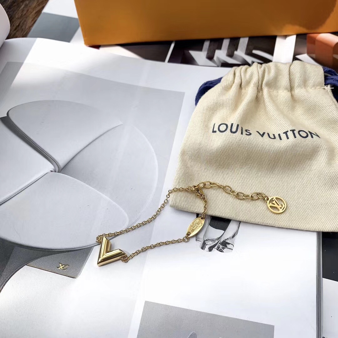LV necklace-15