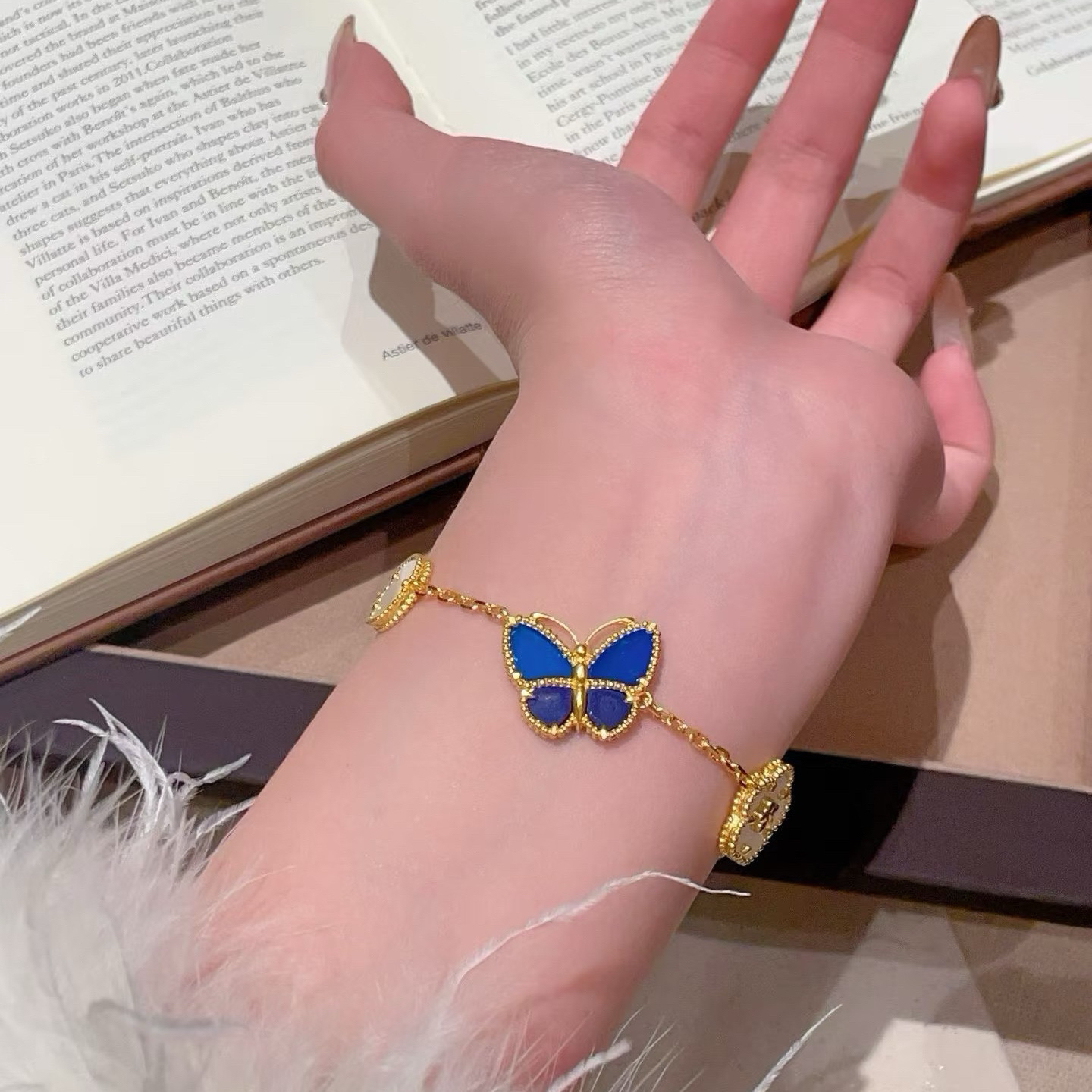 Van Cleef & Arpels Bracelet-50