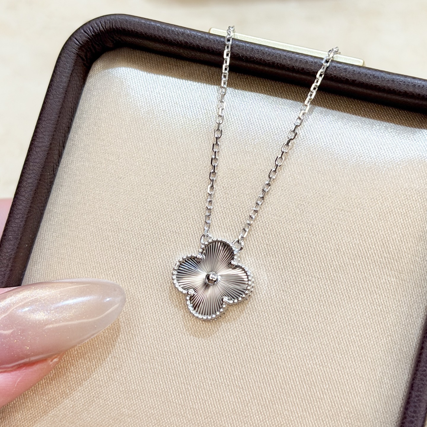 Van Cleef & Arpels necklace-126