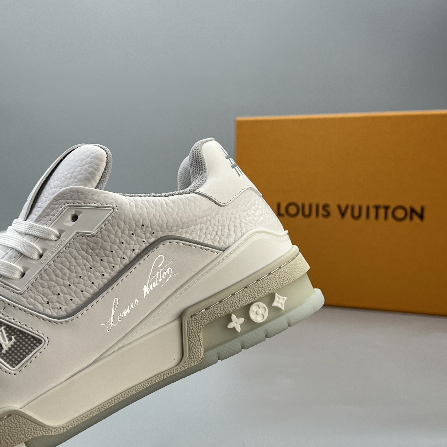 Lv Sneakers-136