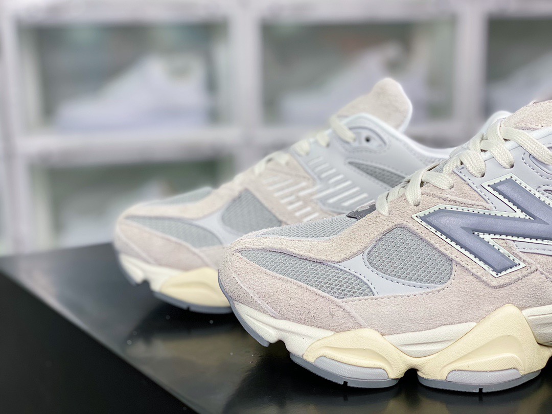 New Balance Sneakers-105