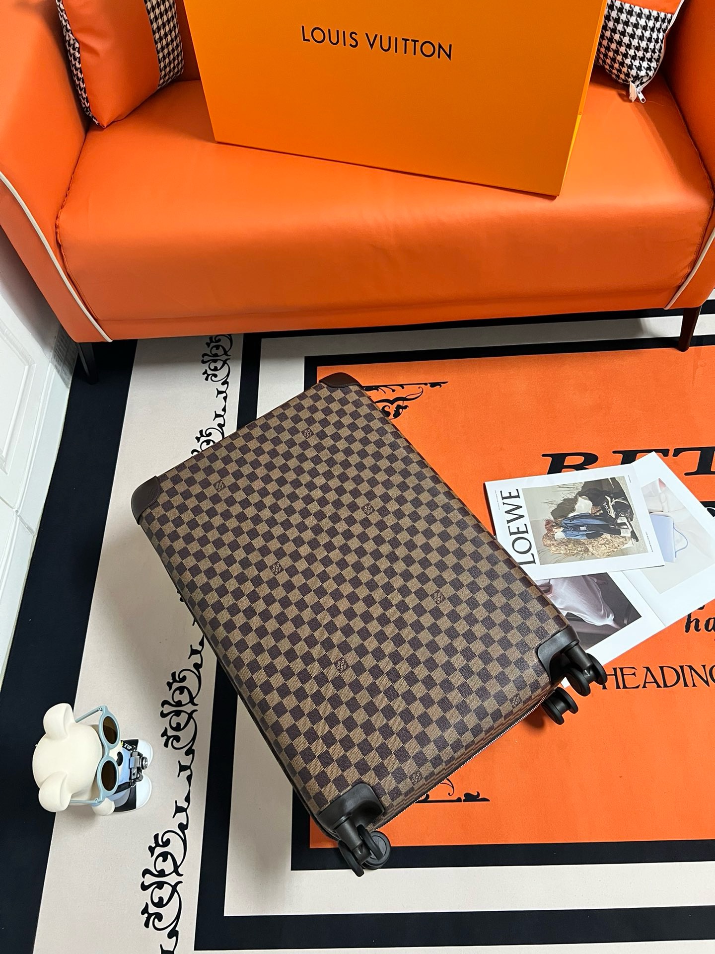 LV luggage-9