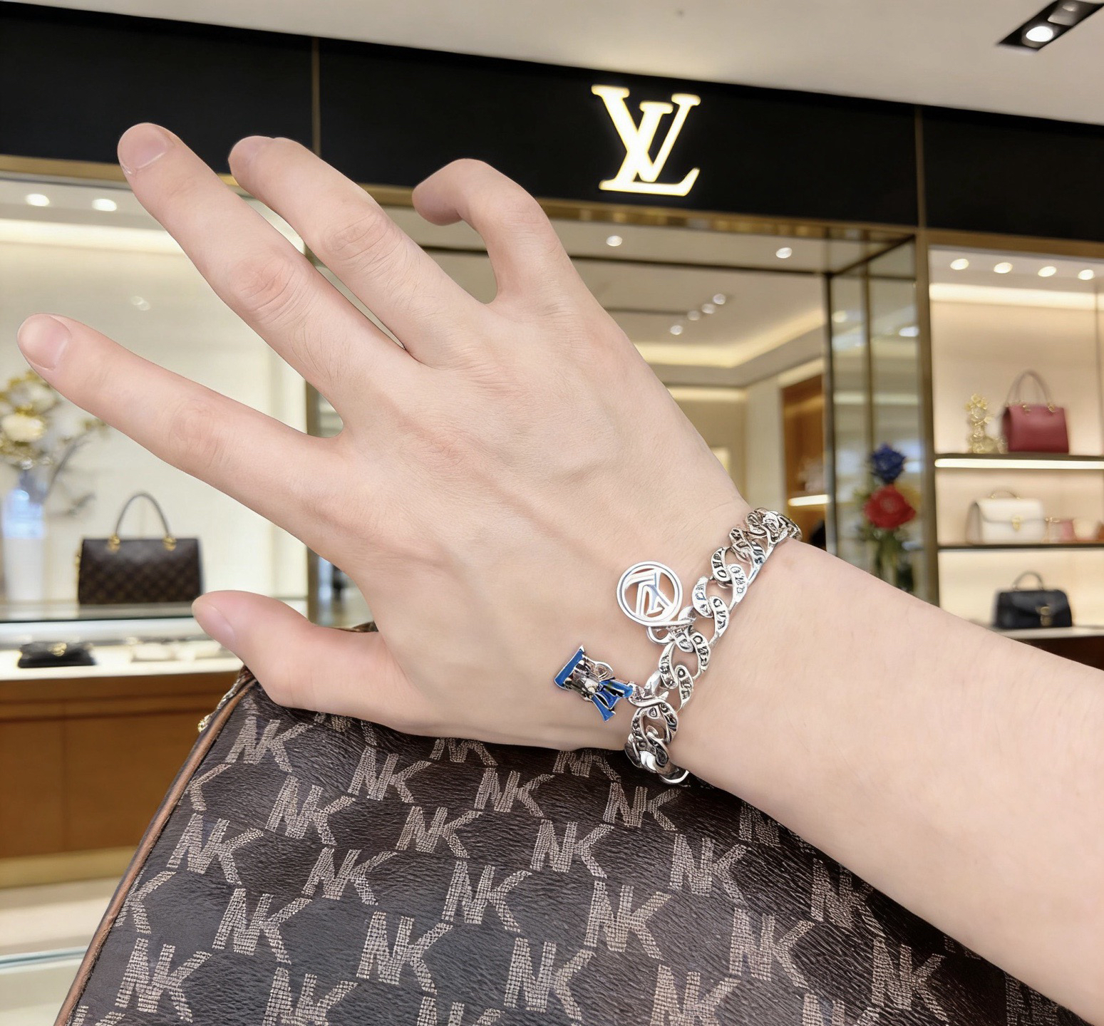 LV Bracelet-90