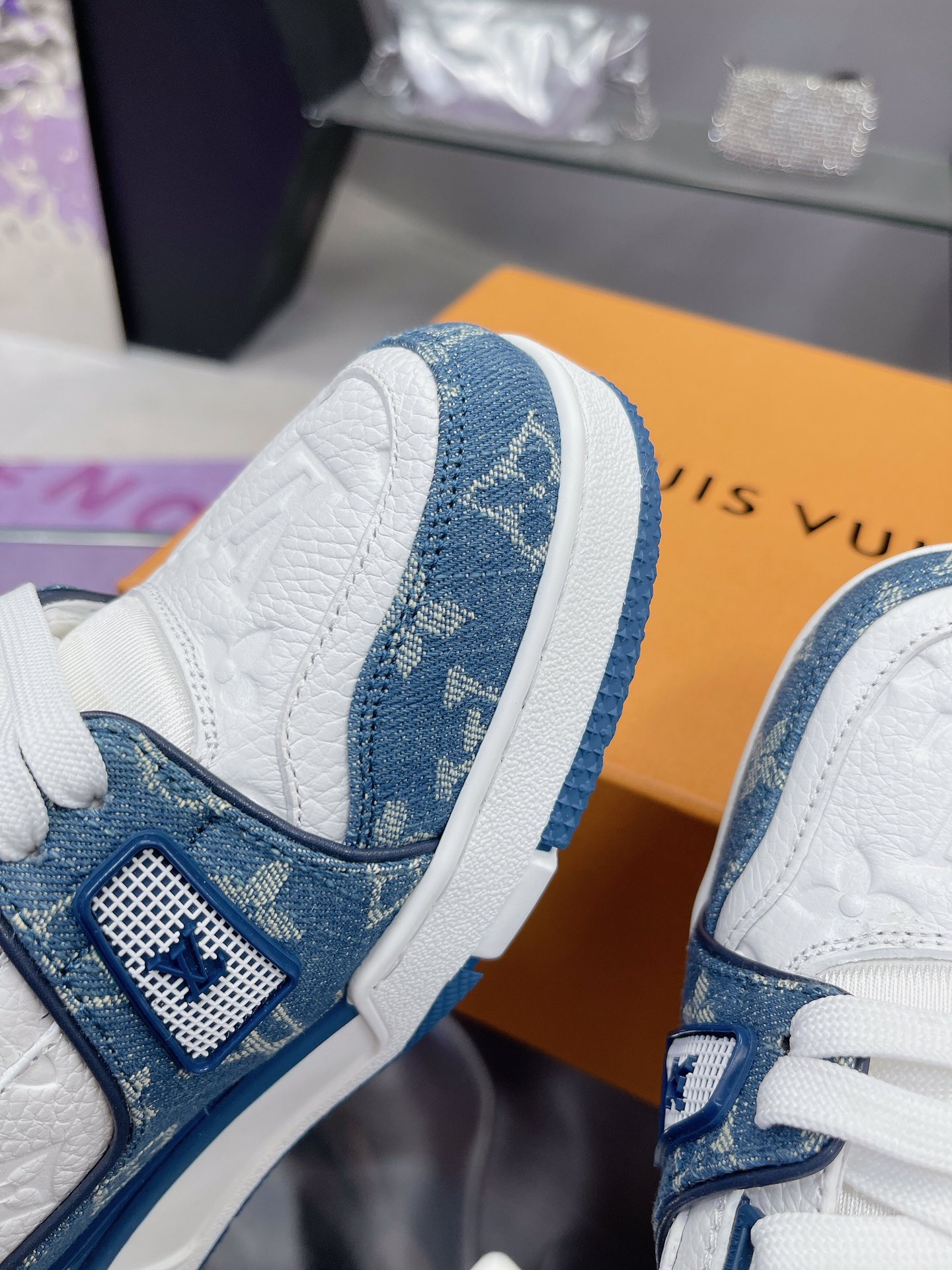 Lv Sneakers-243