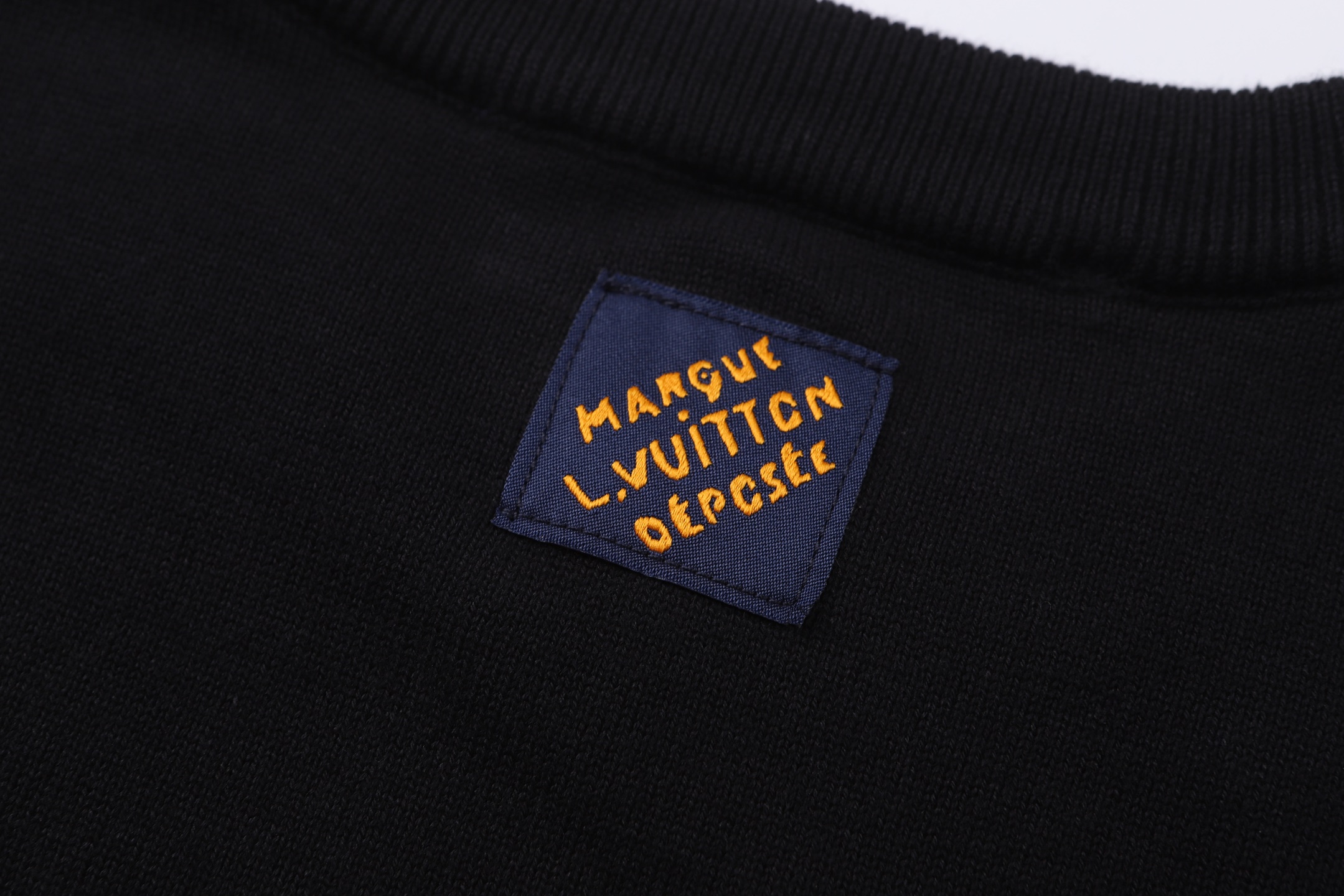 LV clothing-222
