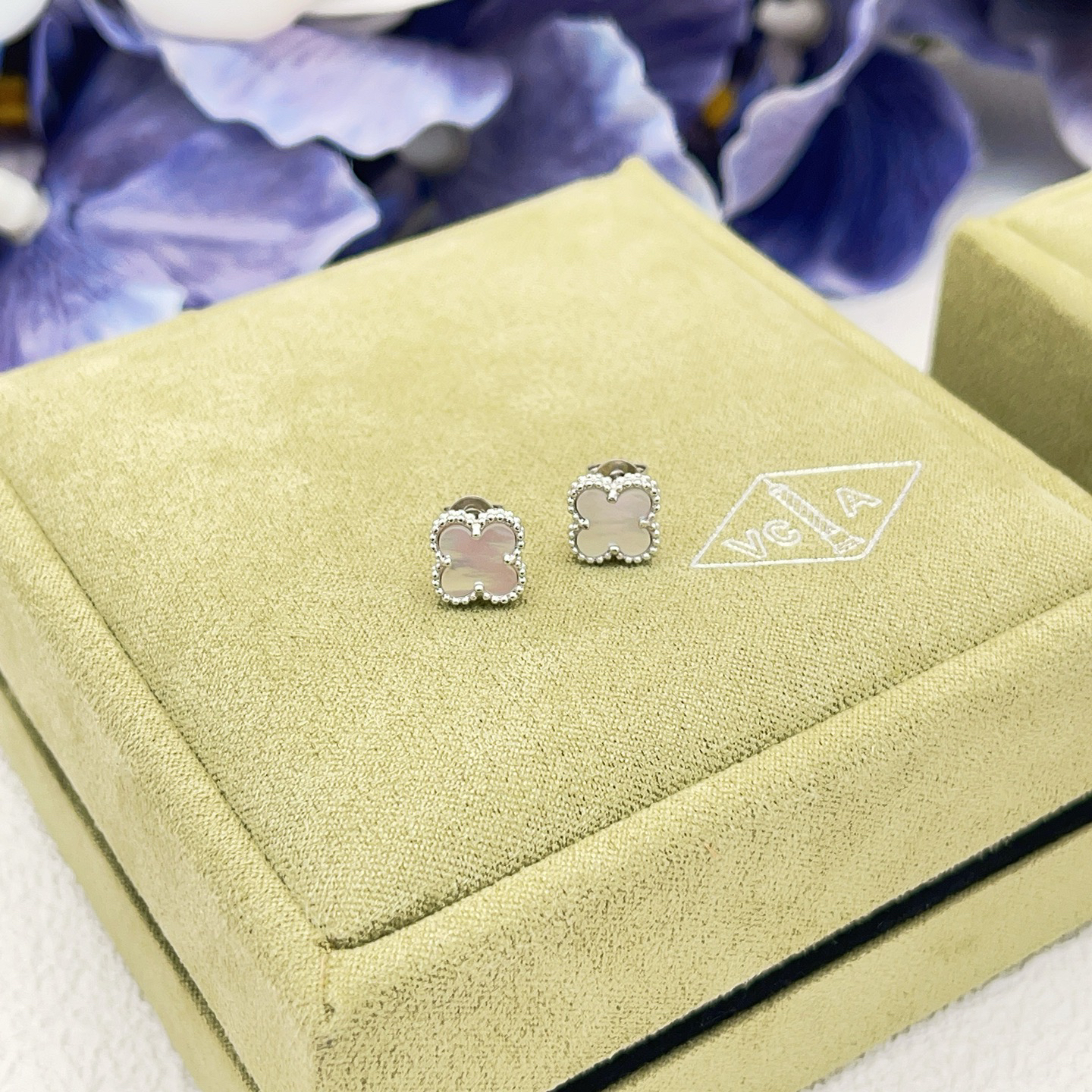 Van Cleef & Arpels earring-109