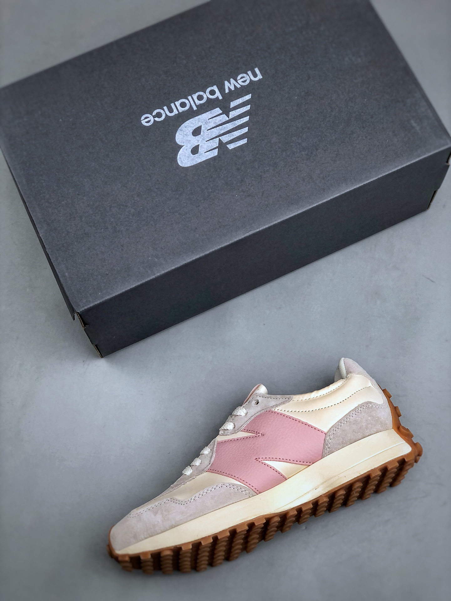 New Balance Sneakers-323