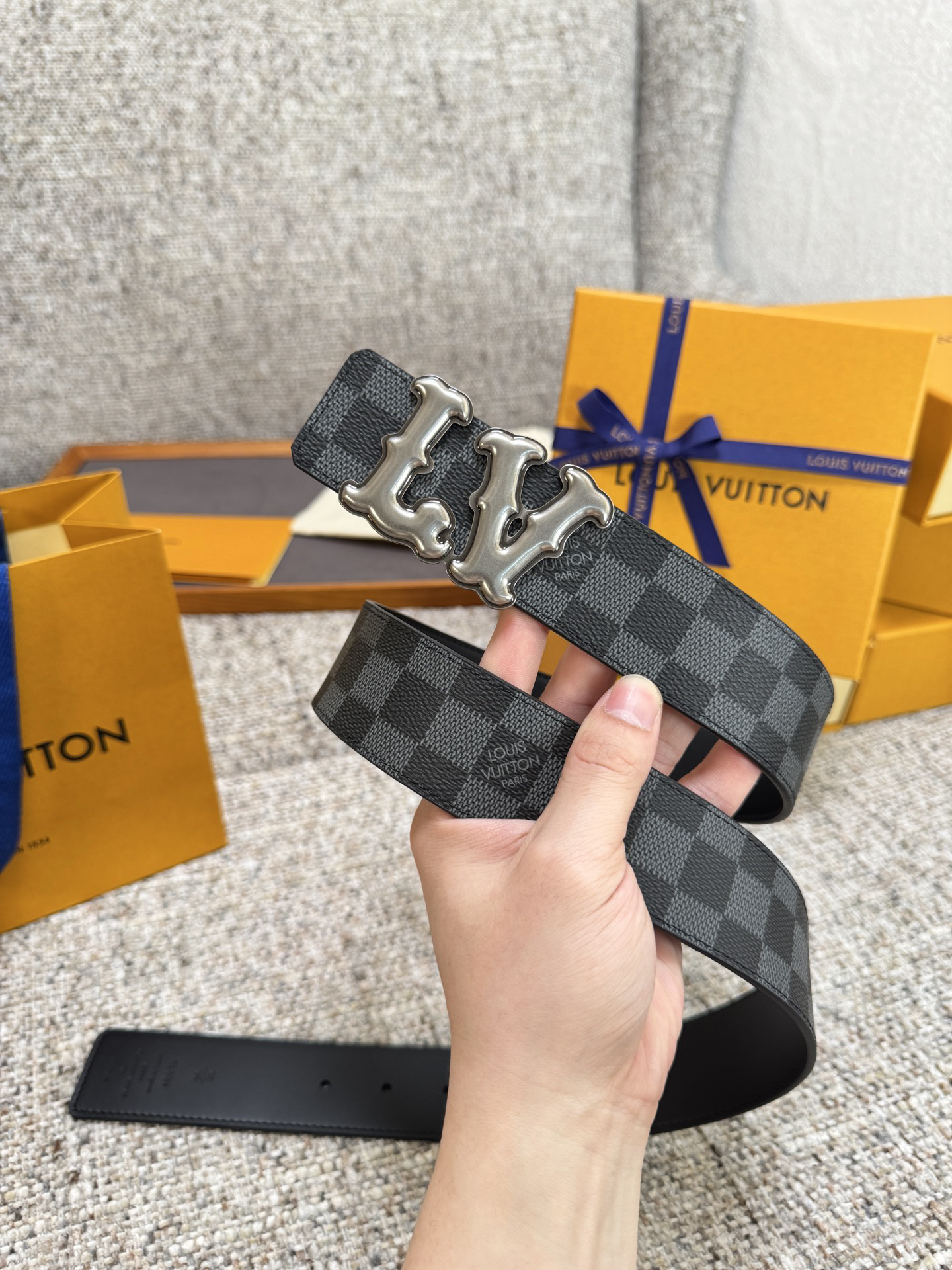 Lv belt-49