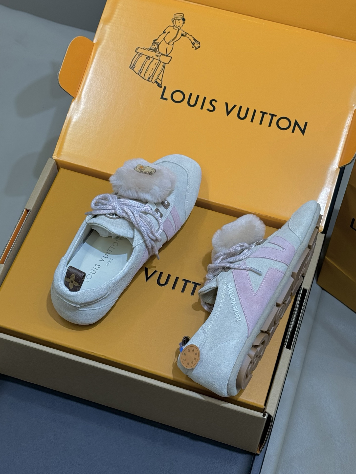 Lv Sneakers-230