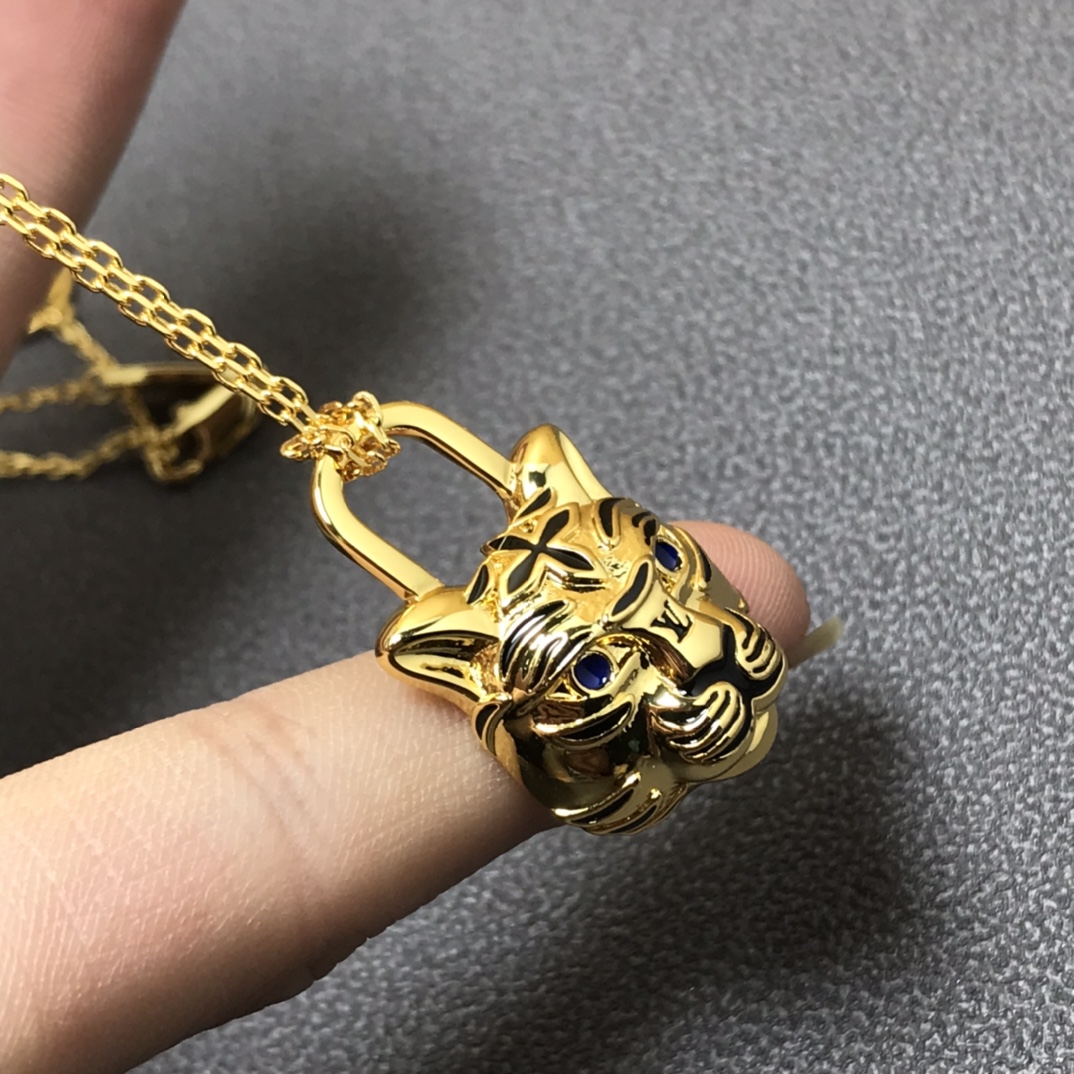 LV necklace-23