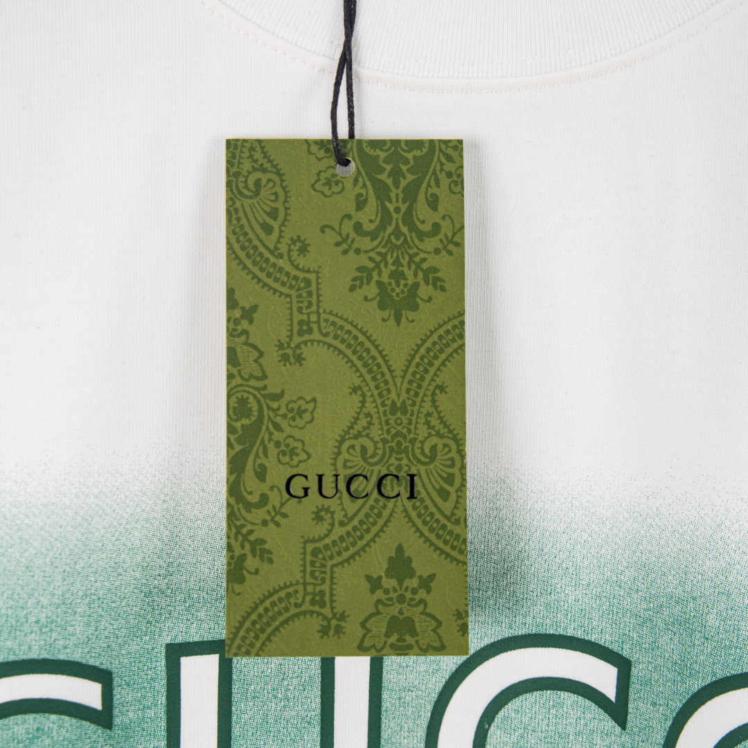 Gucci clothing-274