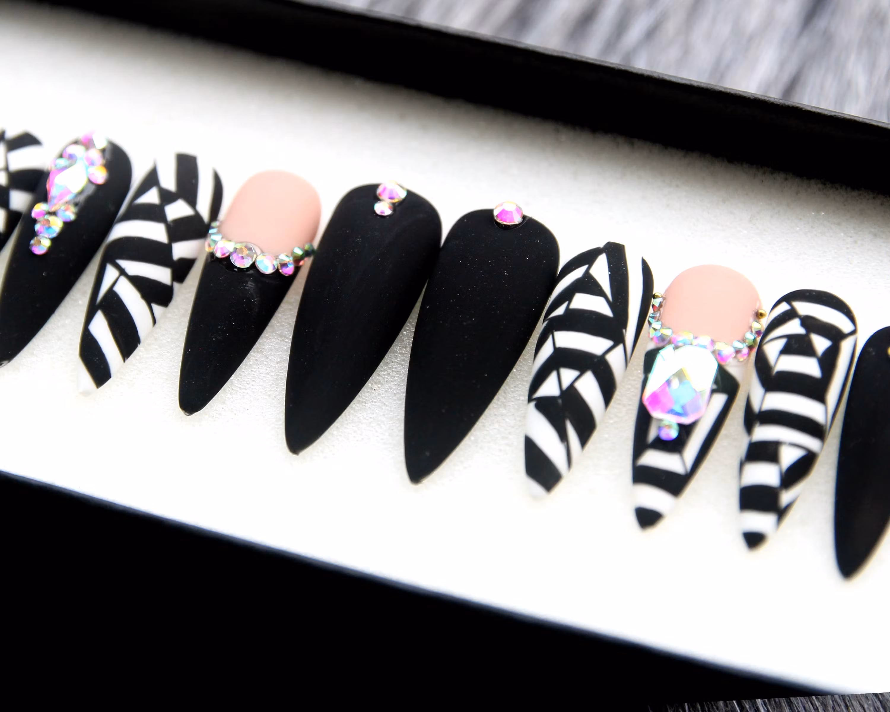Black White Chic Press On NailsBlack White Chic Press On Nails - SAYEGIRLS