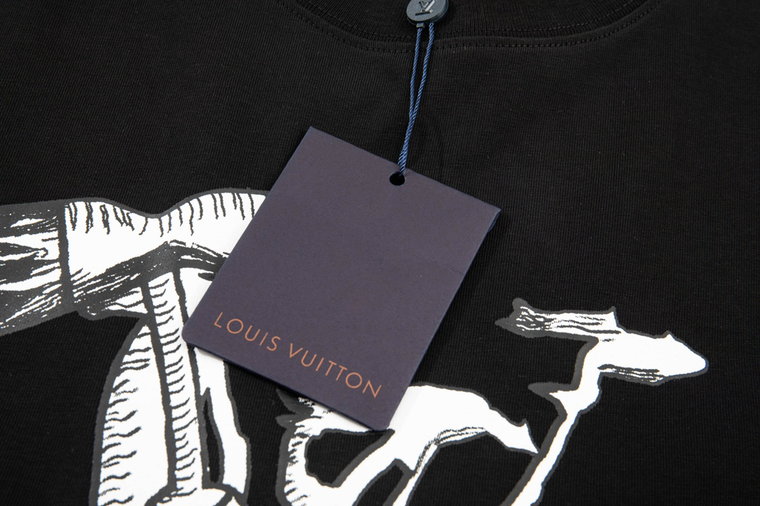 LV clothing-67