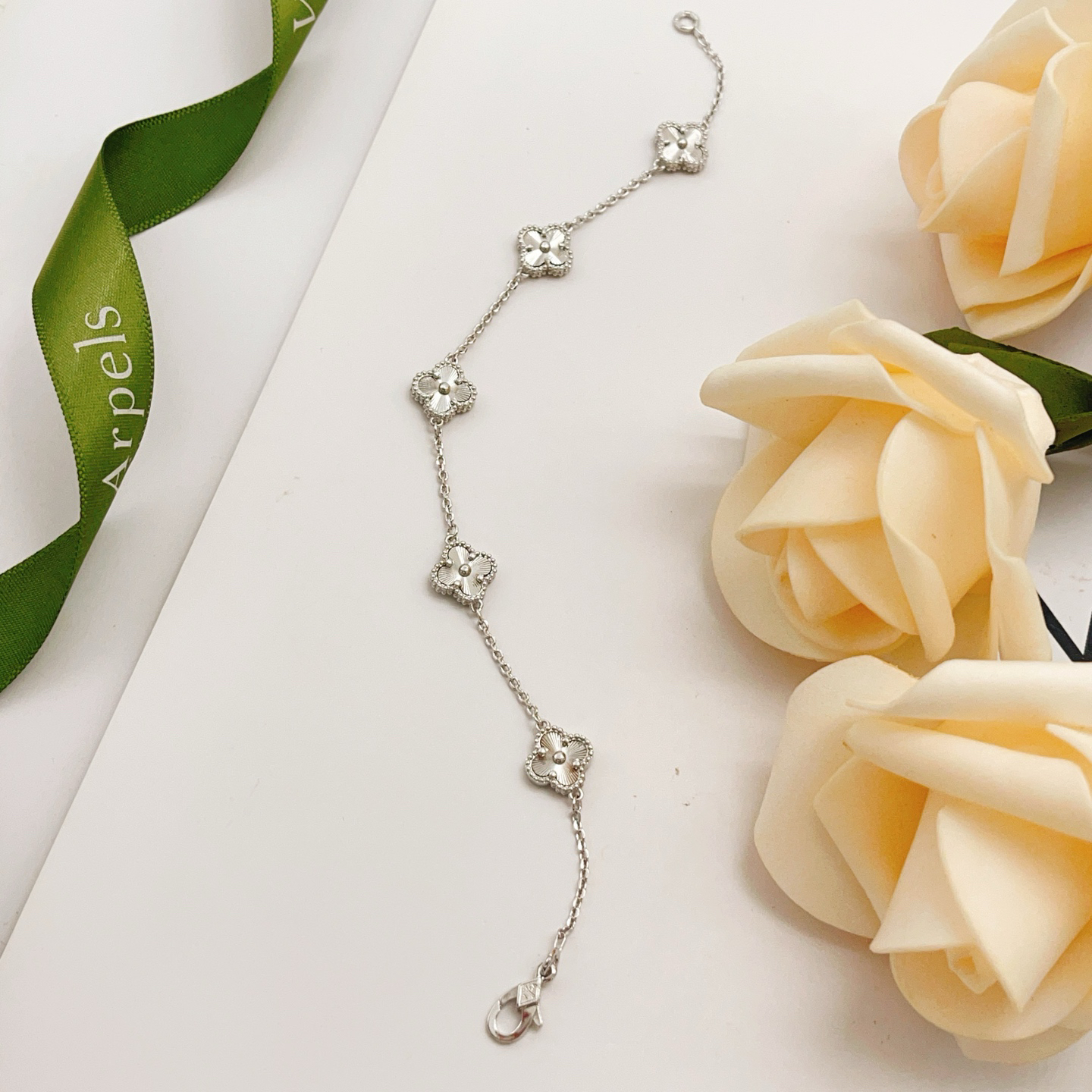 Van Cleef & Arpels Bracelet-92