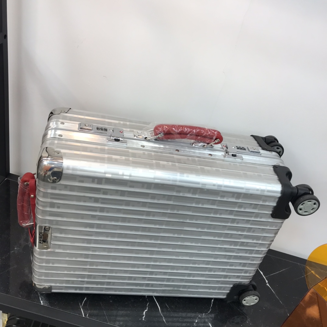 Fendi luggage-9