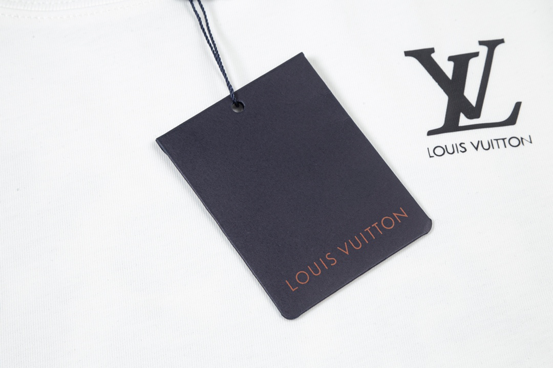 LV clothing-141