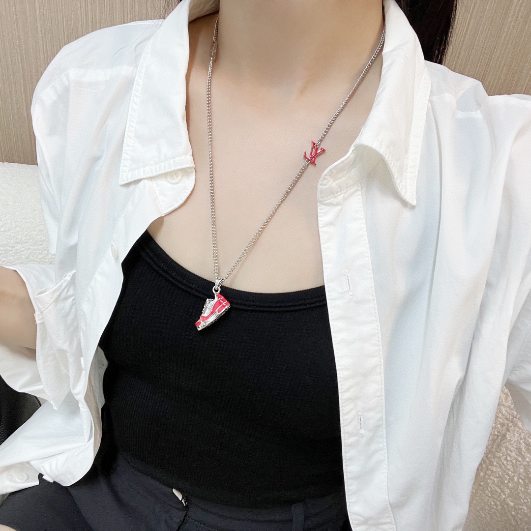 LV necklace-1