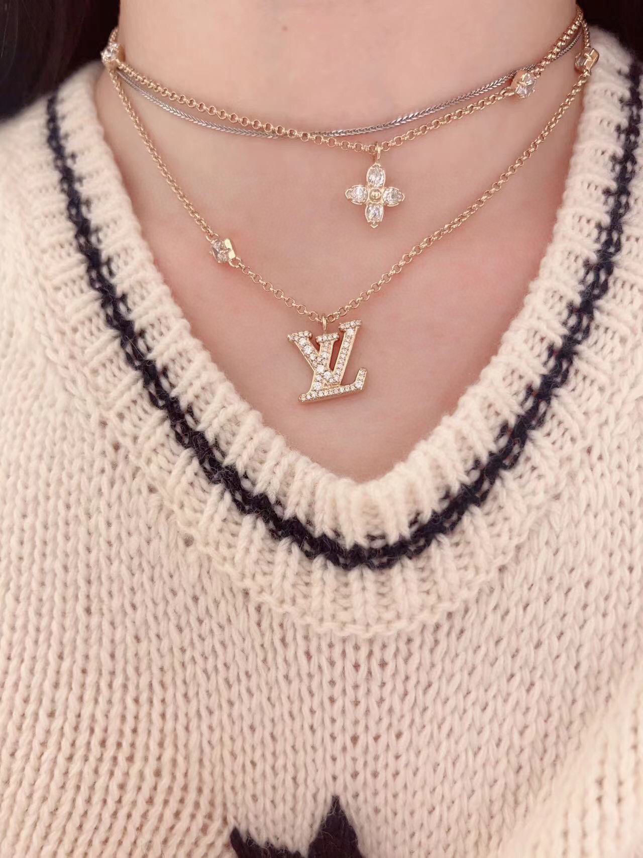 LV necklace-80