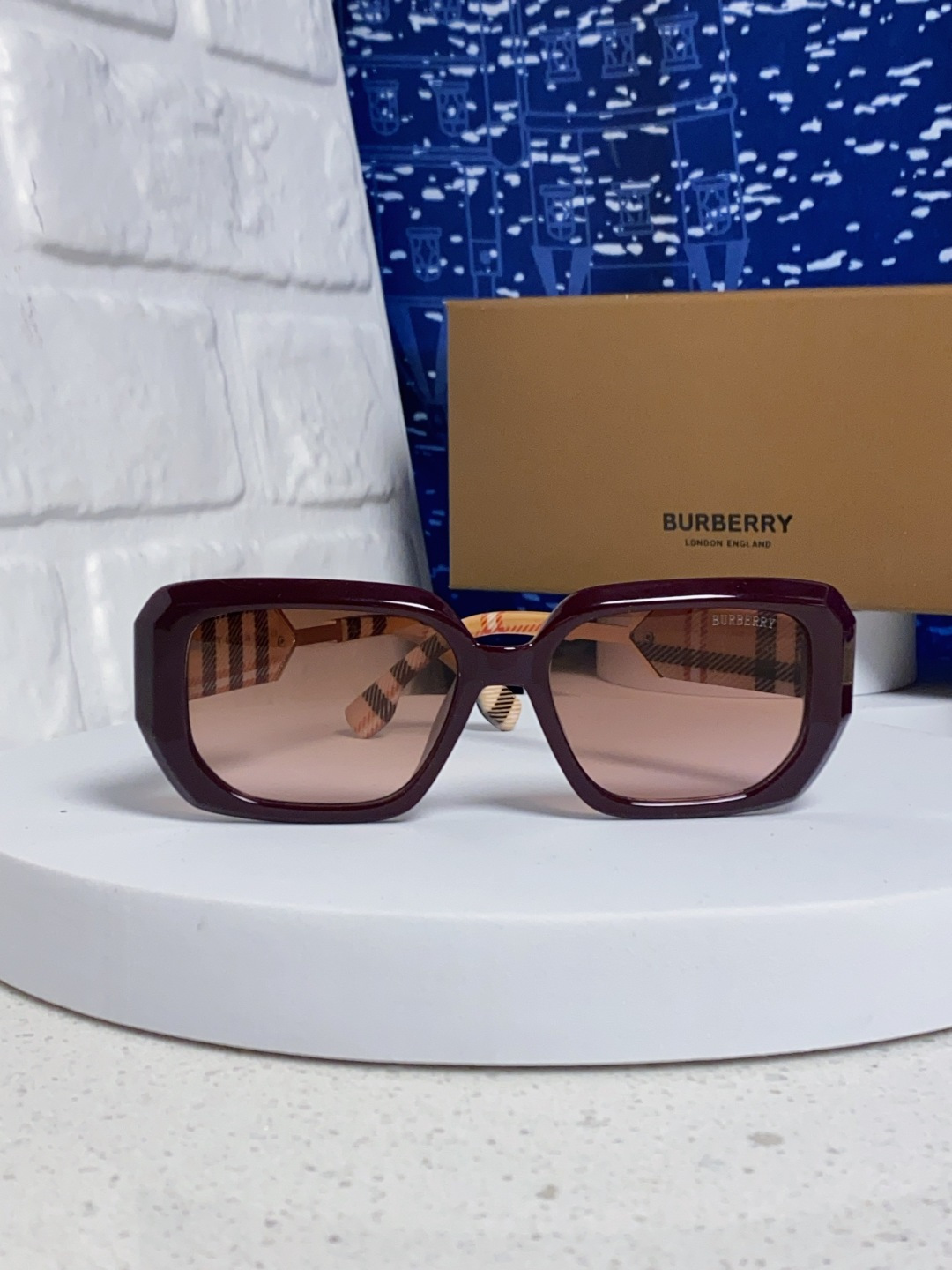 Burberry glasses-2
