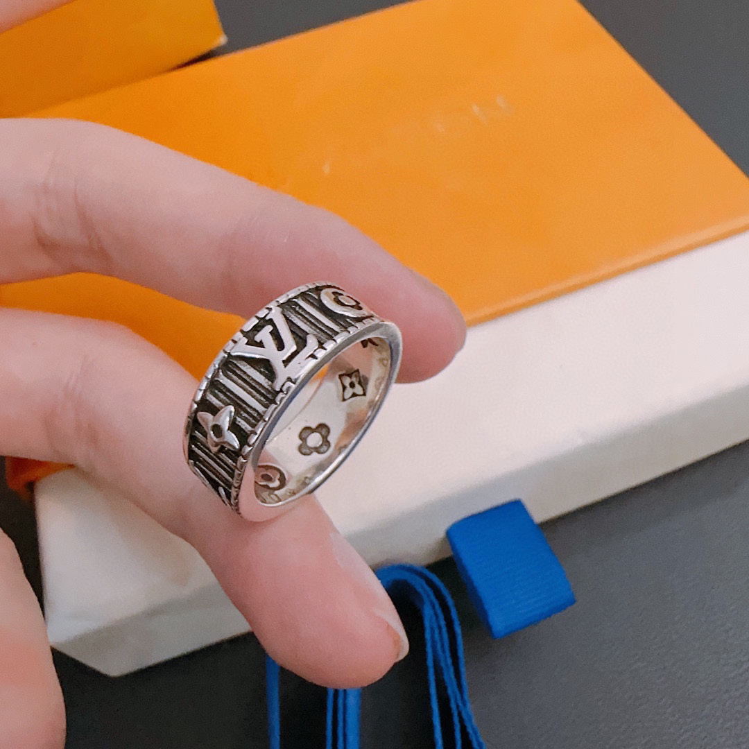 LV ring-69