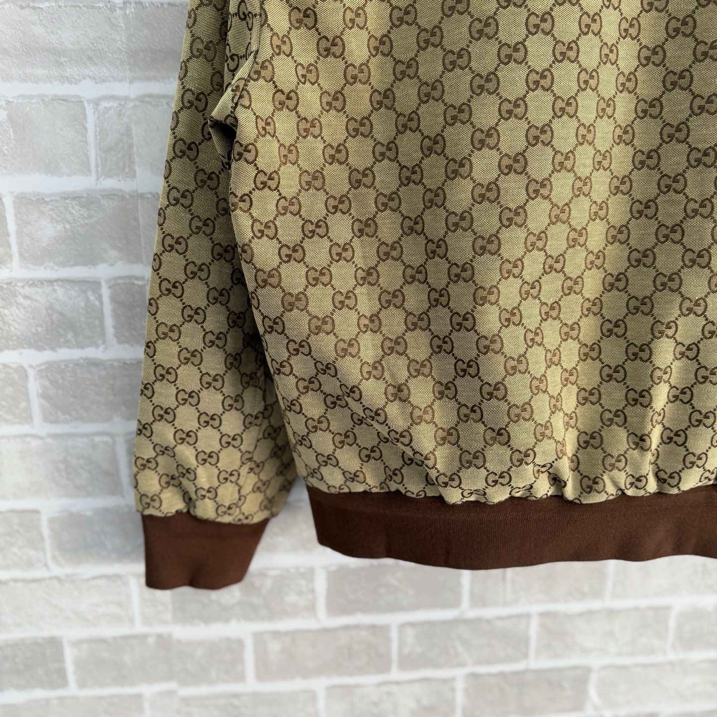 Gucci Clothing-121