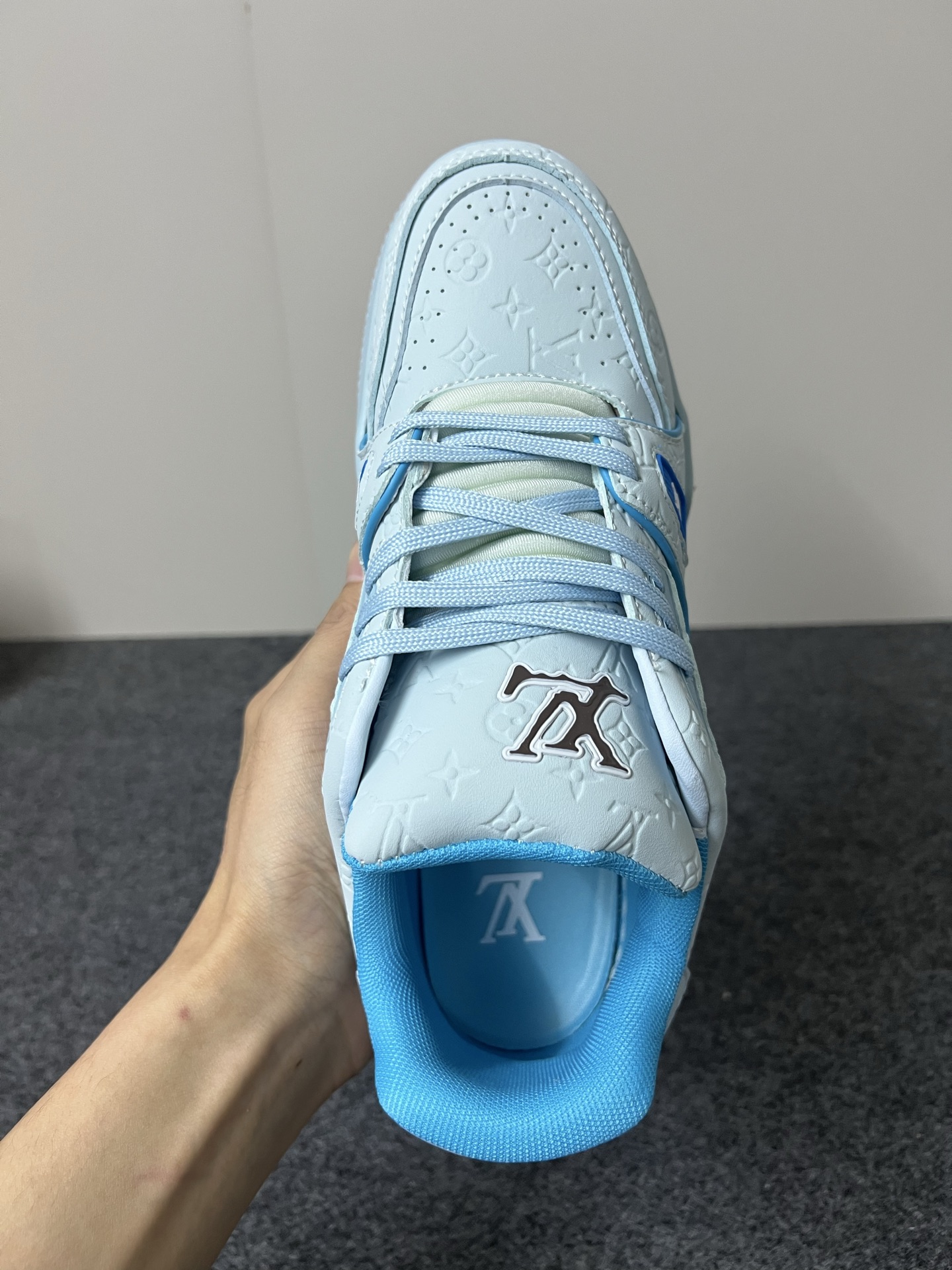 Lv Sneakers-117