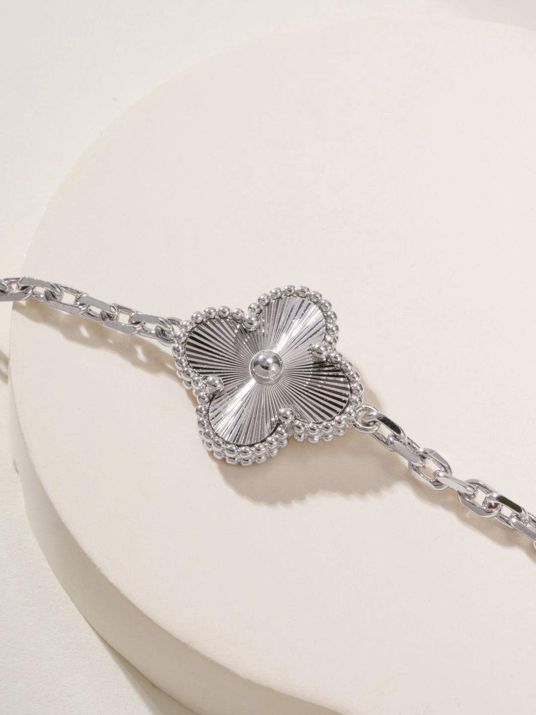 Van Cleef & Arpels Bracelet-81