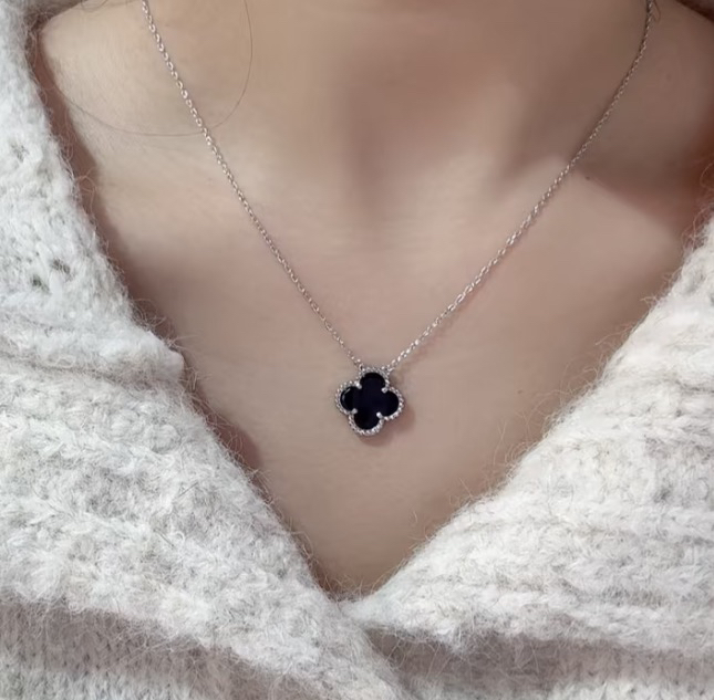 Van Cleef & Arpels necklace-125