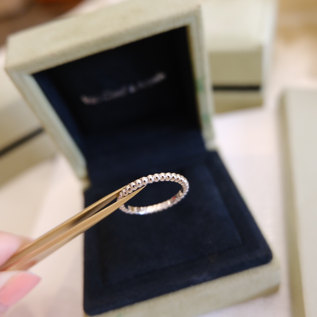 Van Cleef & Arpels ring-79