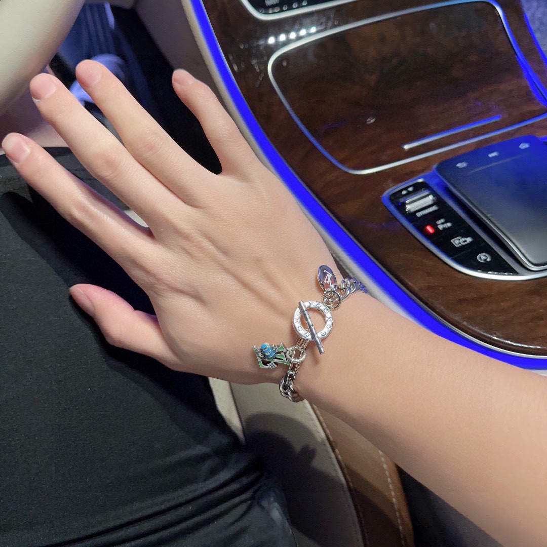 LV Bracelet-25