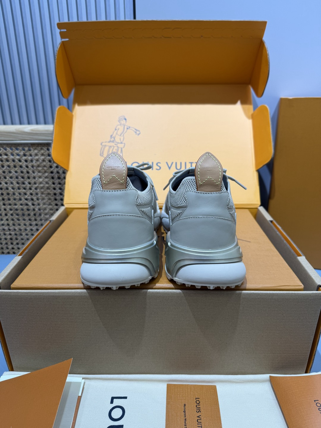 Lv Sneakers-184