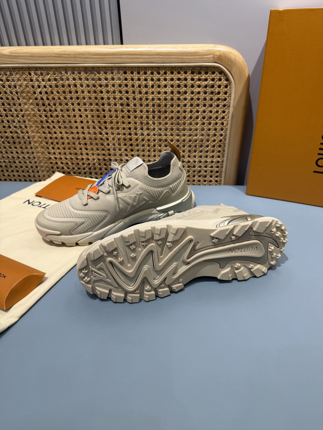 Lv Sneakers-184
