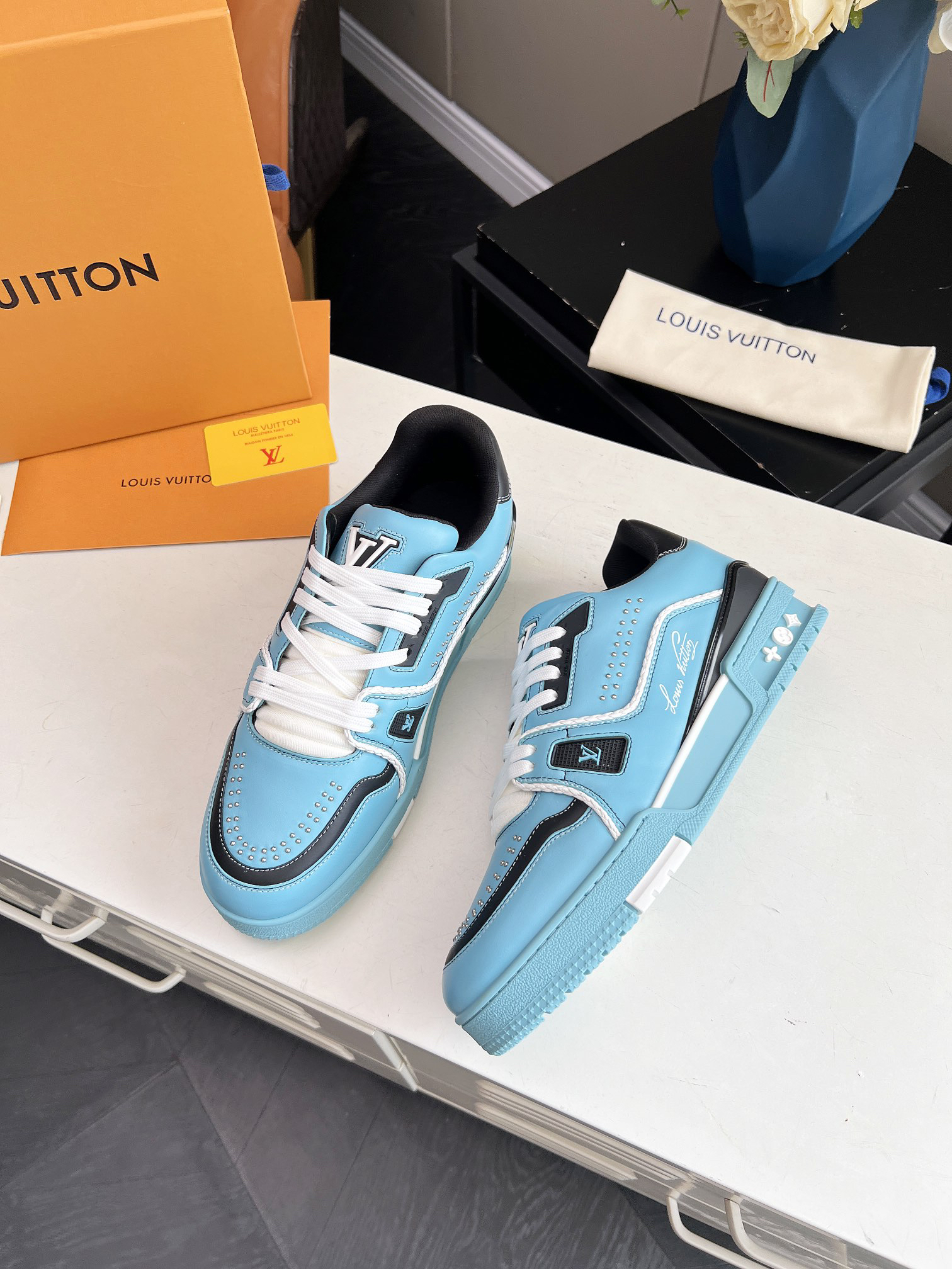 Lv Sneakers-69
