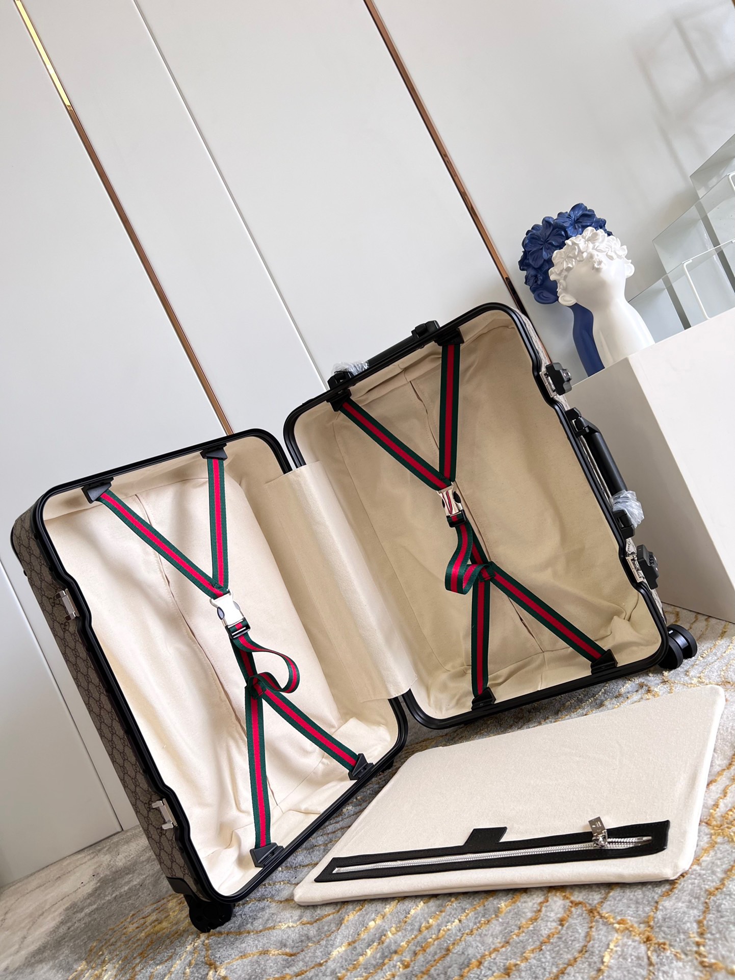 Gucci luggage-17