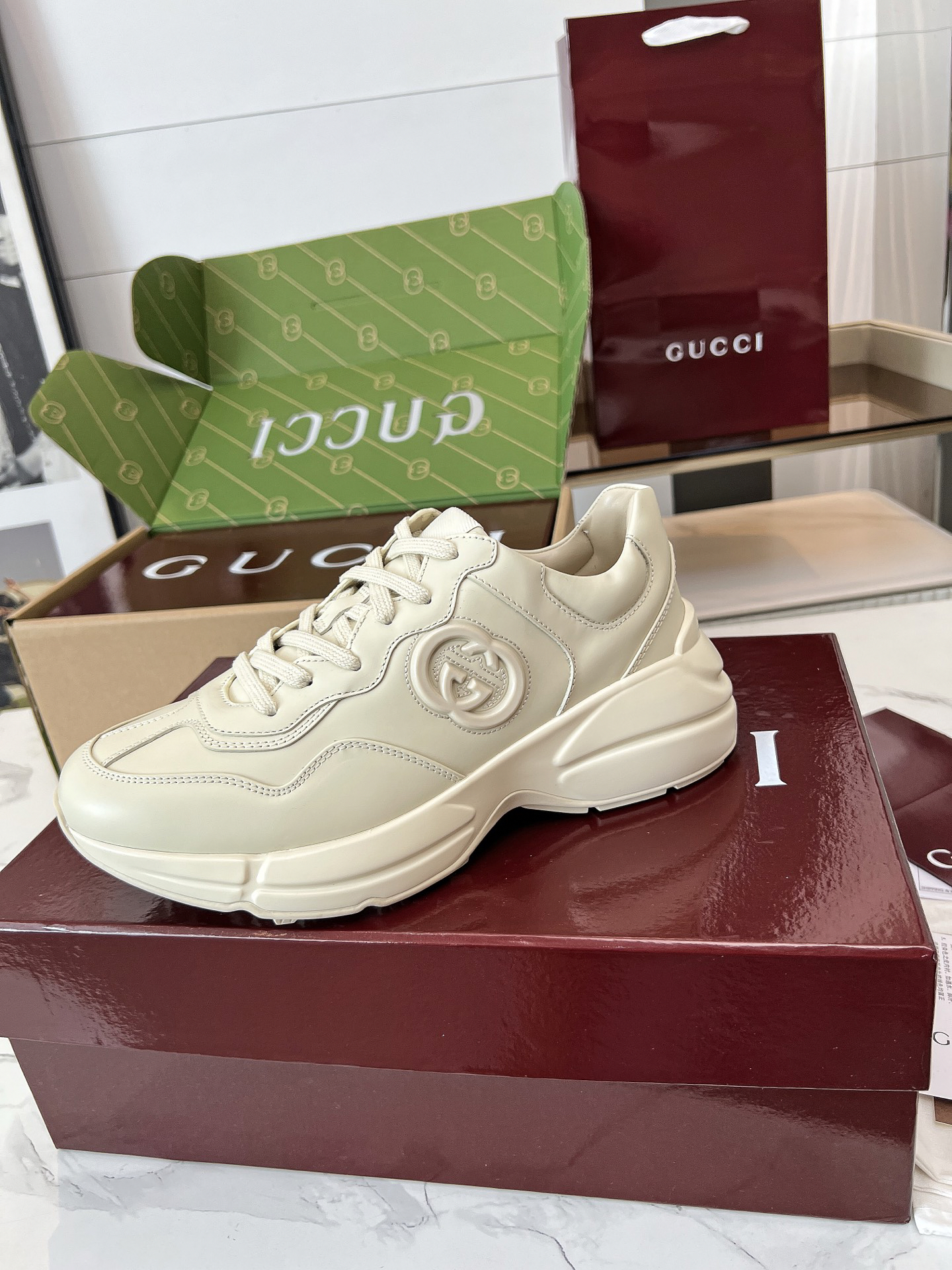 Gucci Sneakers-111