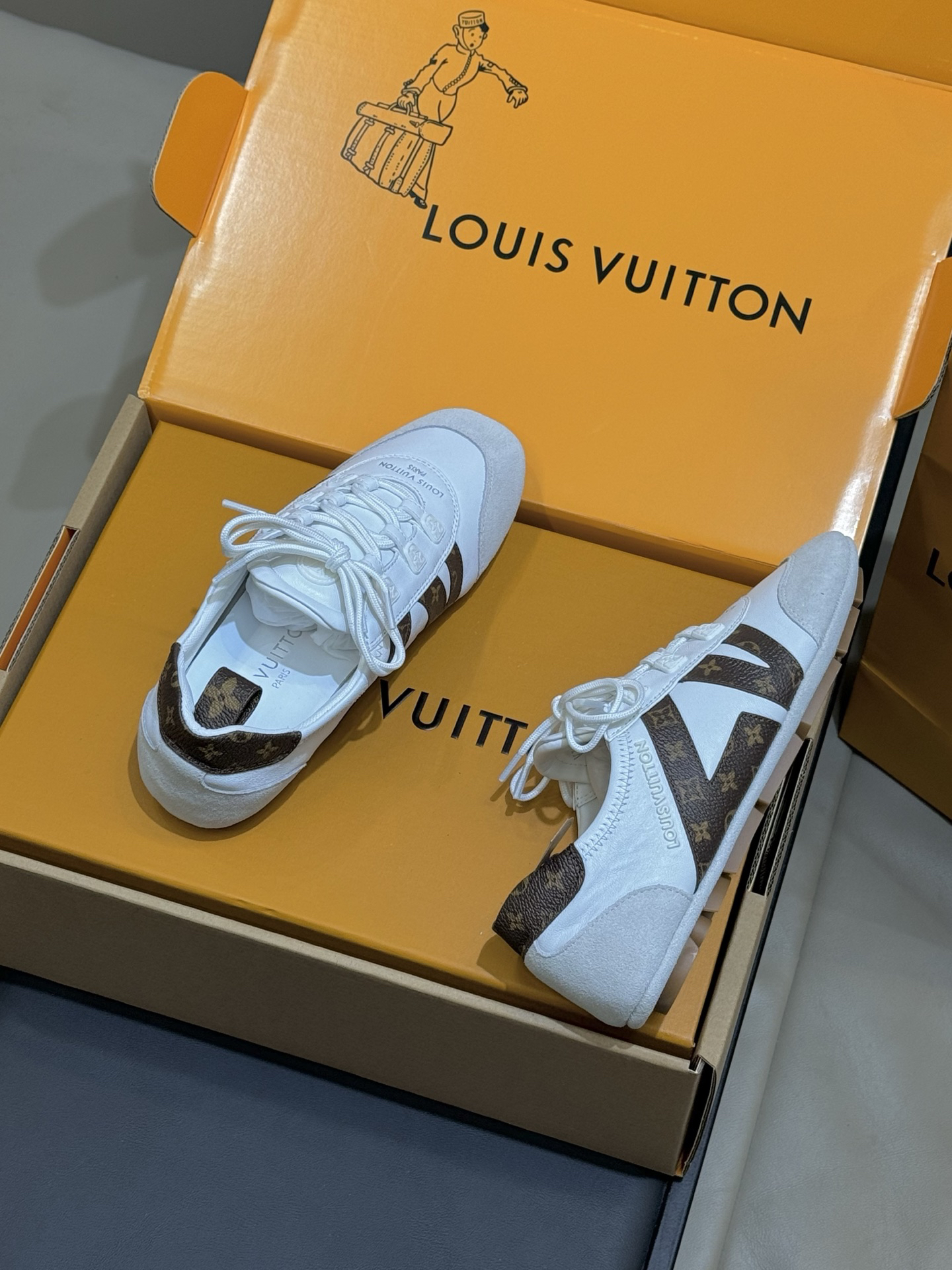 Lv Sneakers-226