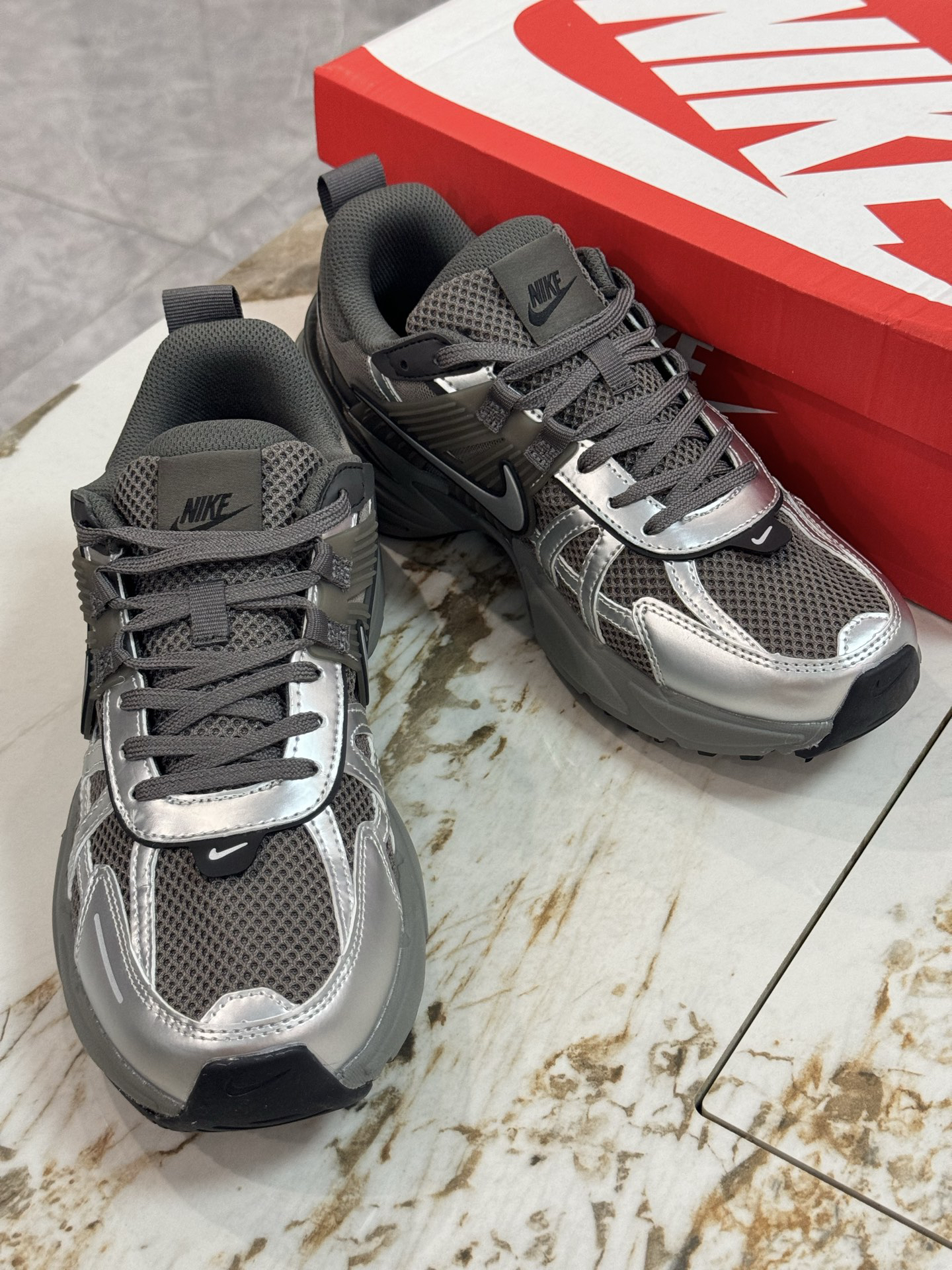 Nike Sneakers-247