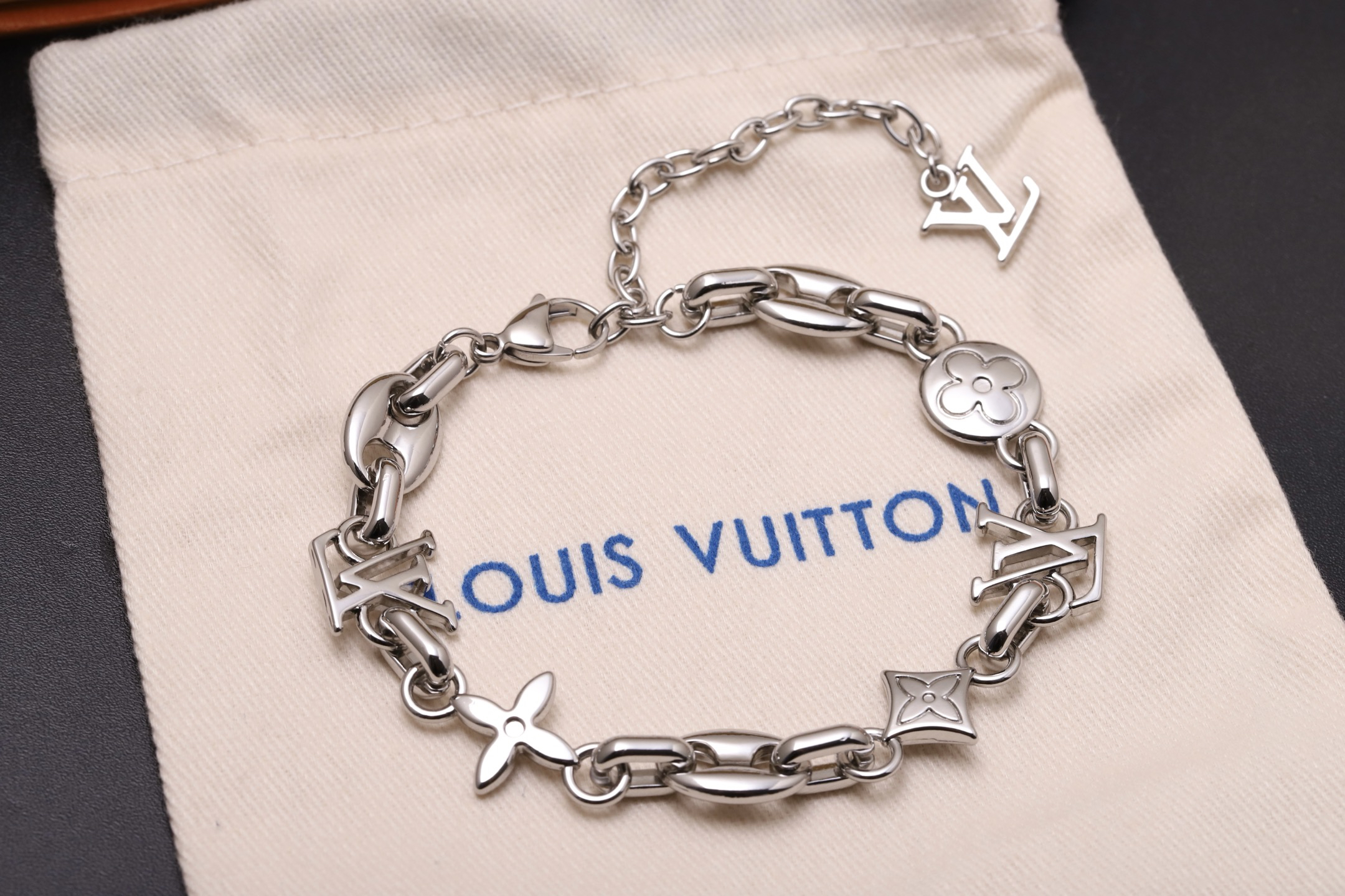 LV Bracelet-74