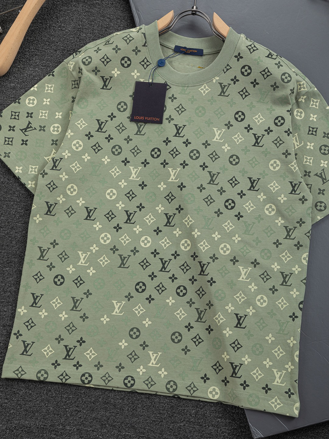LV clothing-97