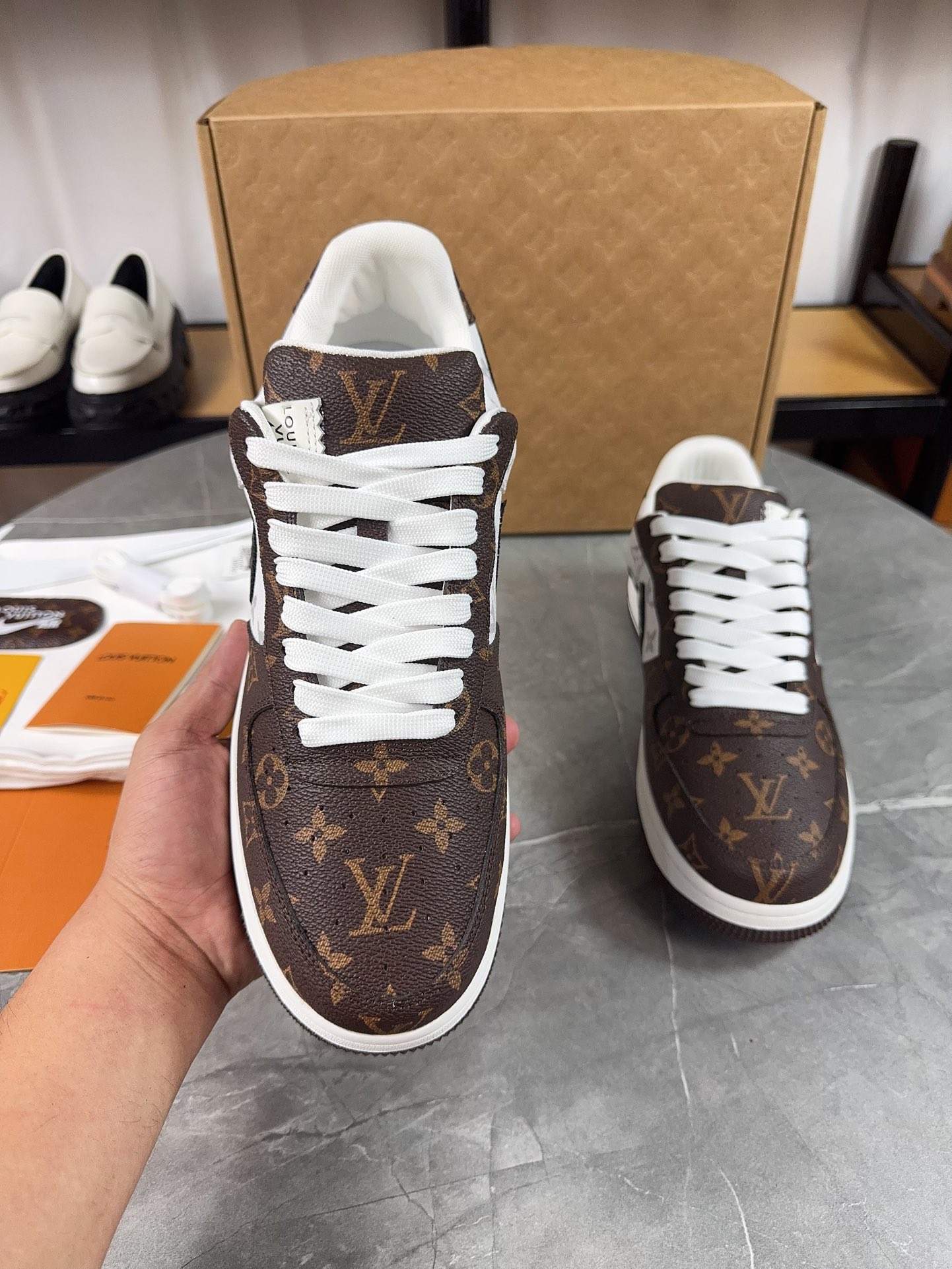 Lv Sneakers-246