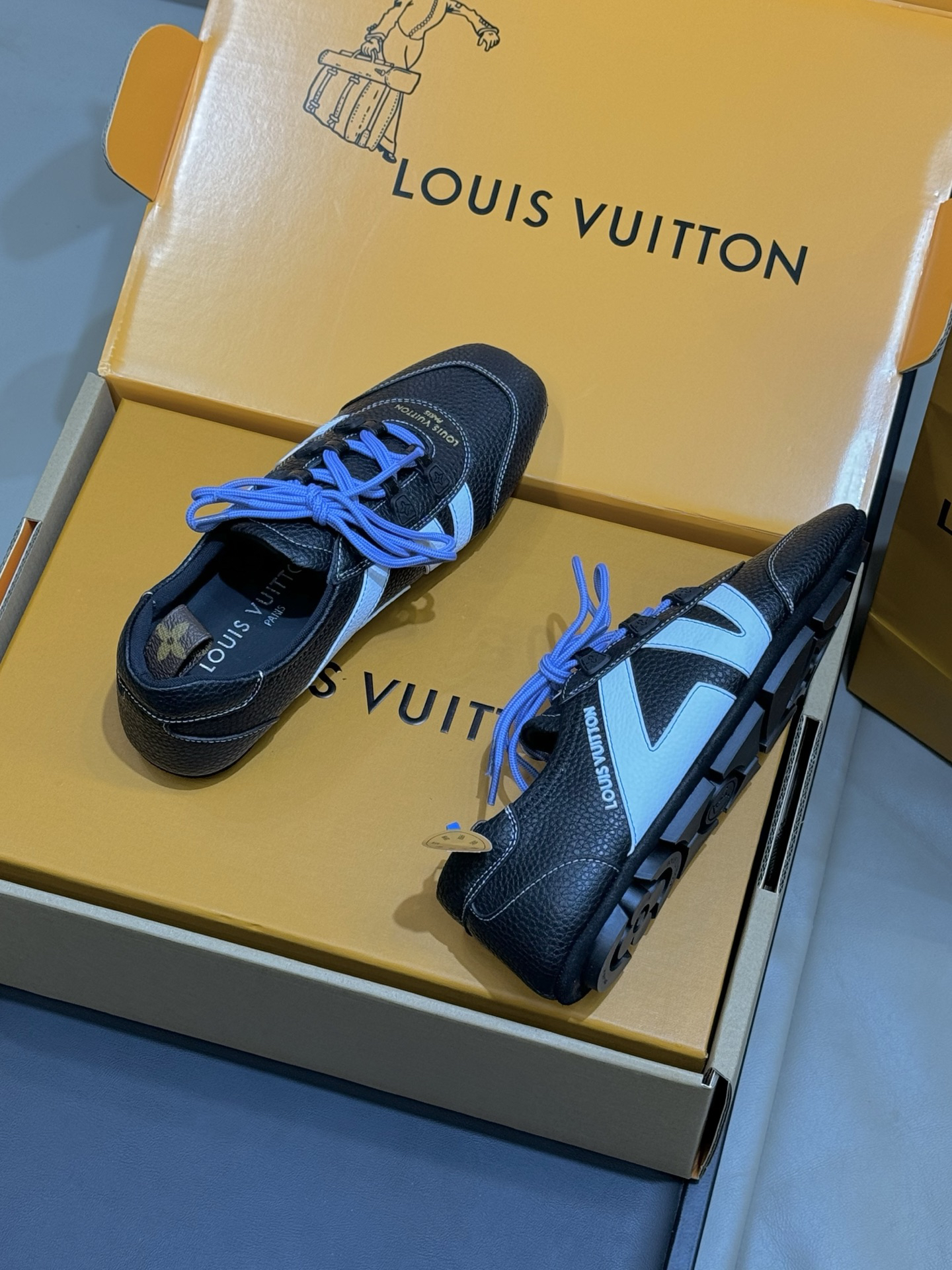 Lv Sneakers-225