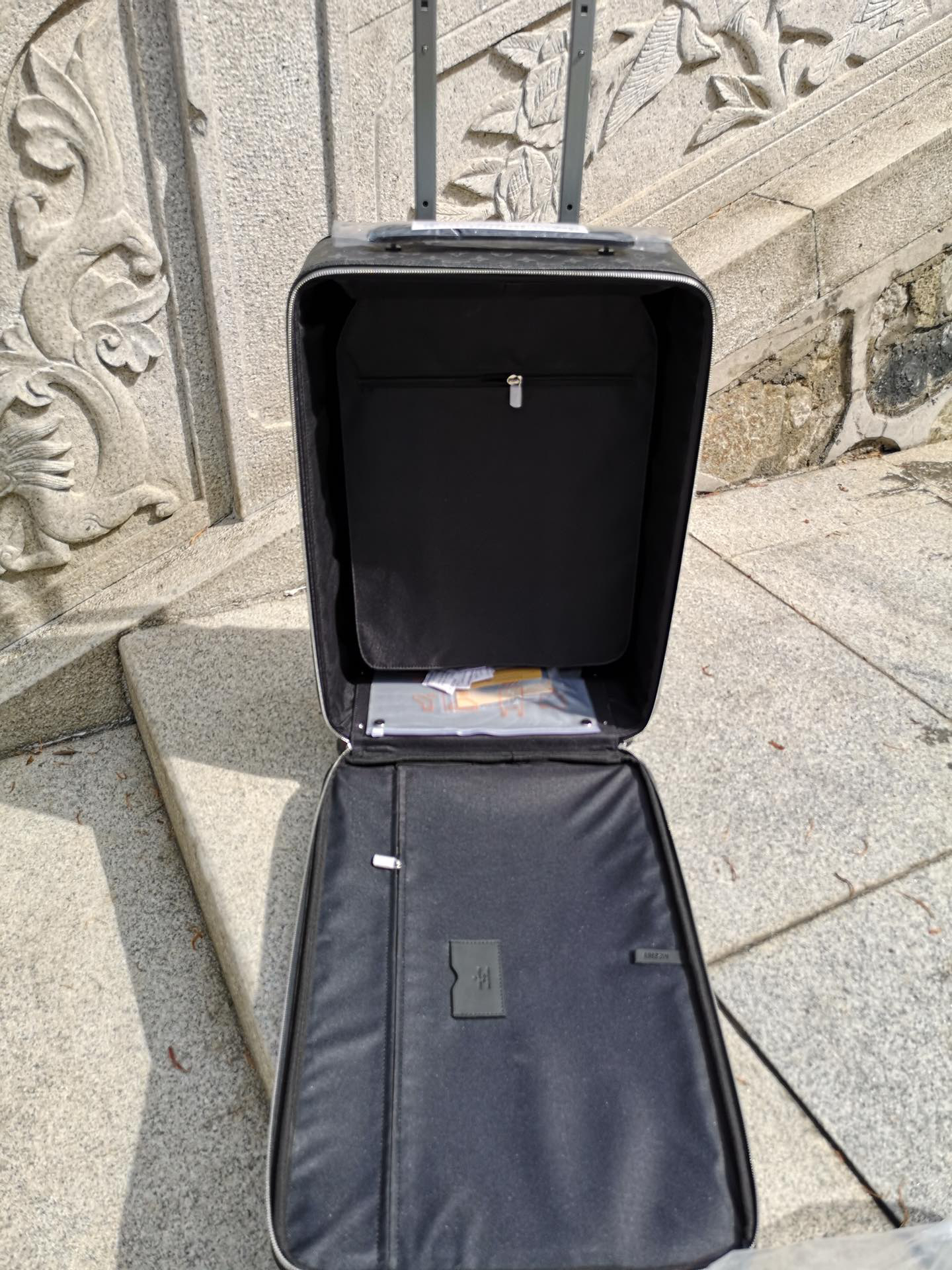 LV luggage-88