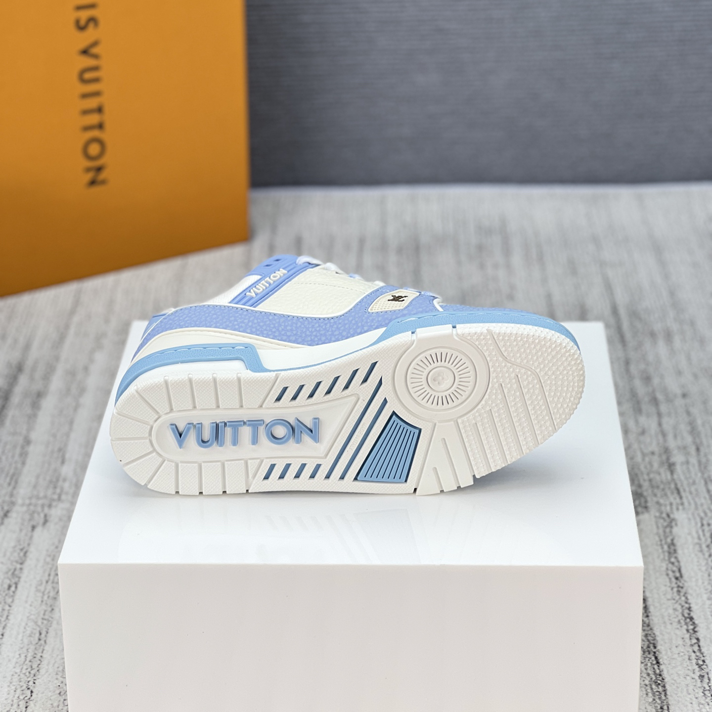 Lv Sneakers-153