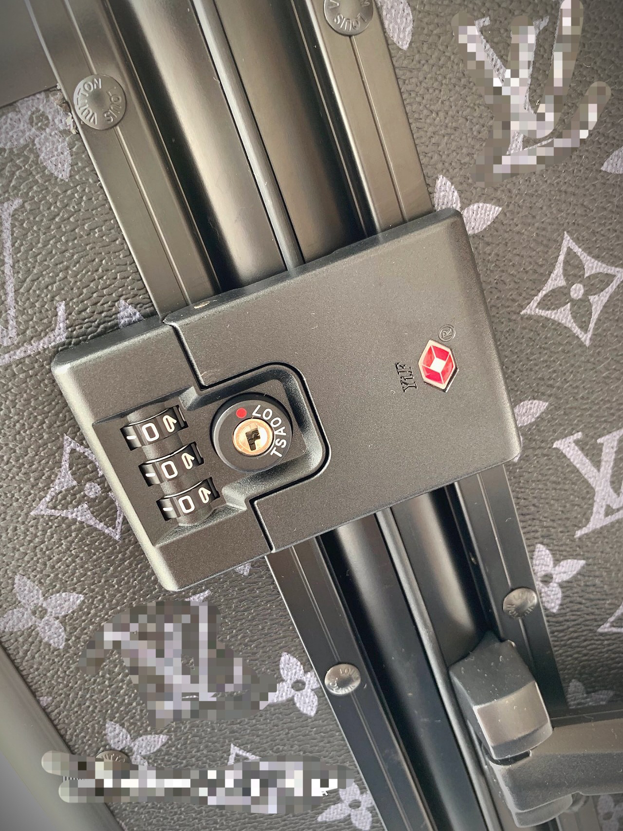 LV luggage-99