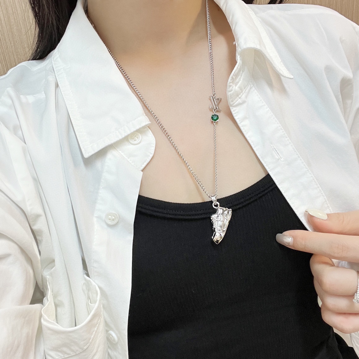 LV necklace-1