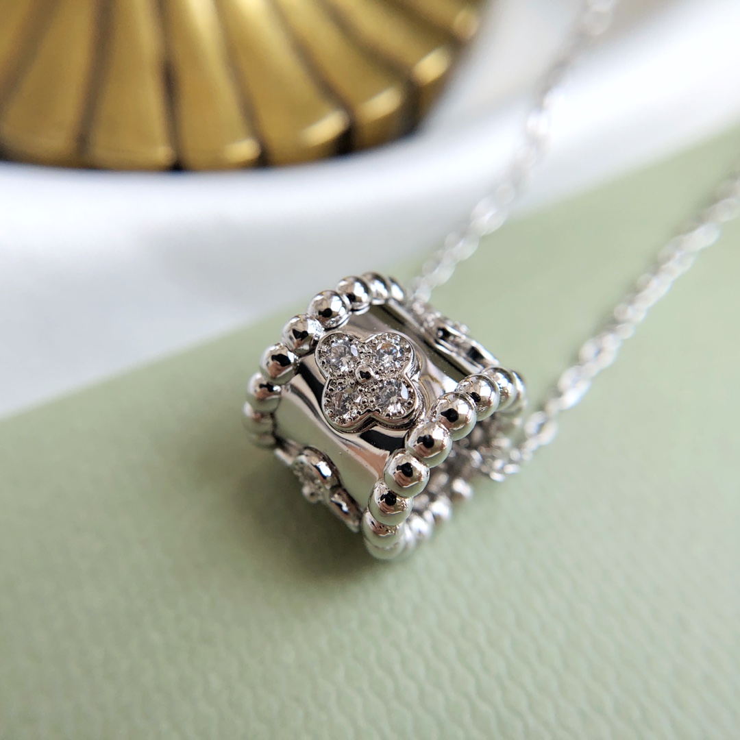 Van Cleef & Arpels necklace-95