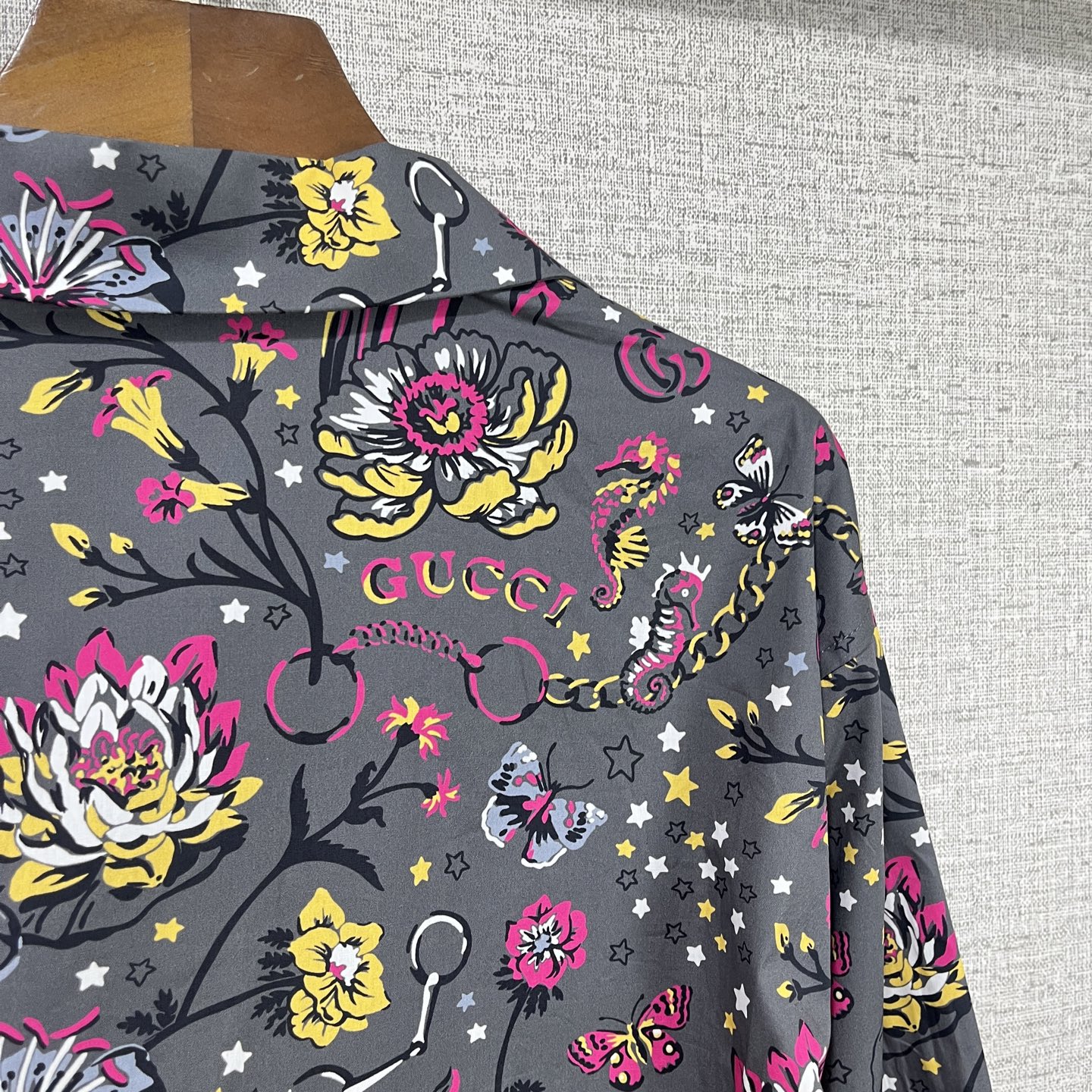Gucci Clothing-114